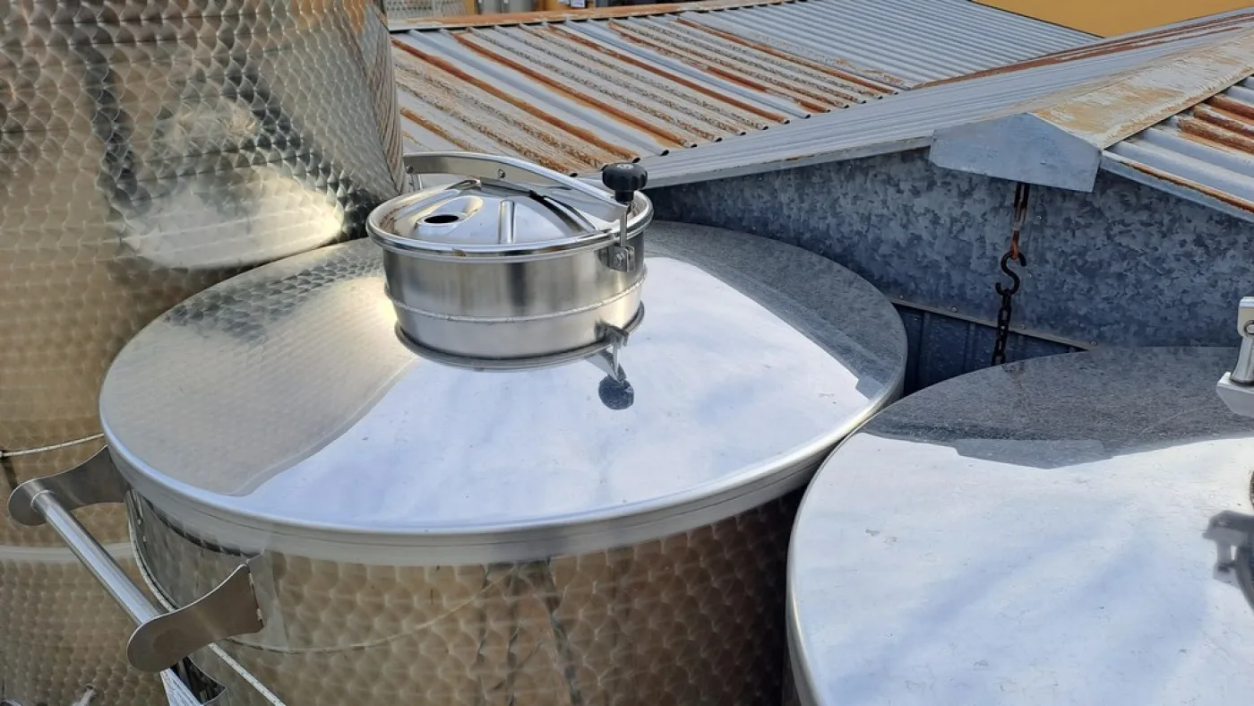 STAINLESS STEEL TANKS, CAPACITY 1700 LITERS, STORAGE MODEL ROUNDED BOTTOM, NEW EQUIPMENT - 6
