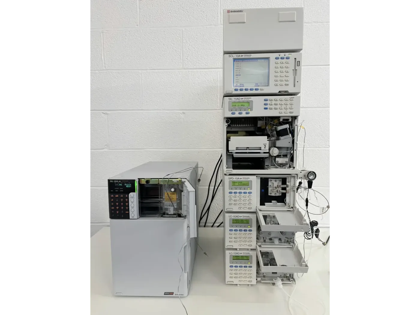 Shimadzu HPLC System with SIL-20A XR - 4