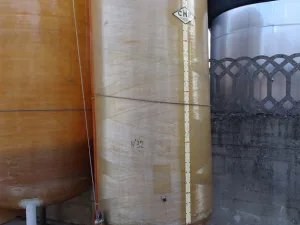 FIBERGLASS TANK VARIABLE CAPACITY FIRM CMP, CAPACITY HL 30 ABOUT, ON LEGS, ROUNDED BOTTOM, SECOND-HAND EQUIPMENT