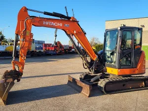 Hitachi ZX65USB-5A CLR