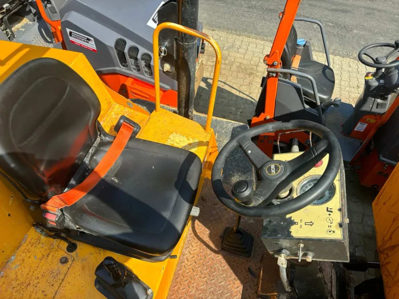 JCB - 6 TST - 3