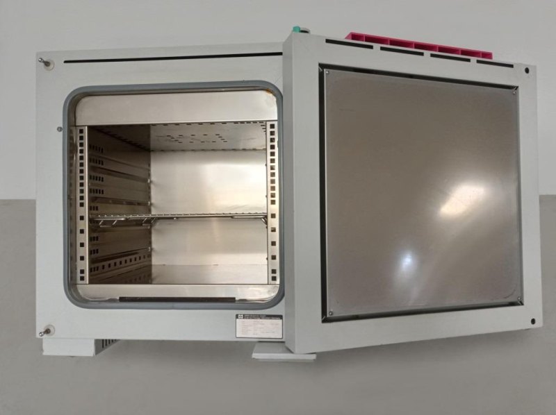 FORNO DI ESSICCAZIONE DA LABORATORIO – MMM MEDCENTER GMBH – MOD. VENTICELL 55