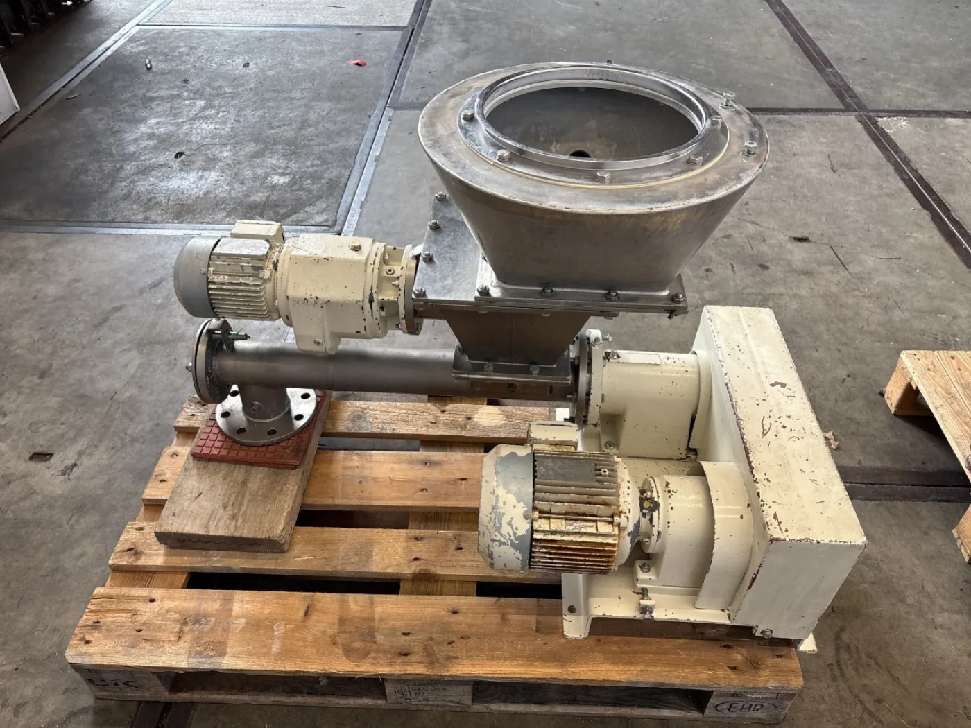 Alpine Contraplex A 250 CW with feeding screw (cryogenic) - Pin Mill - 3