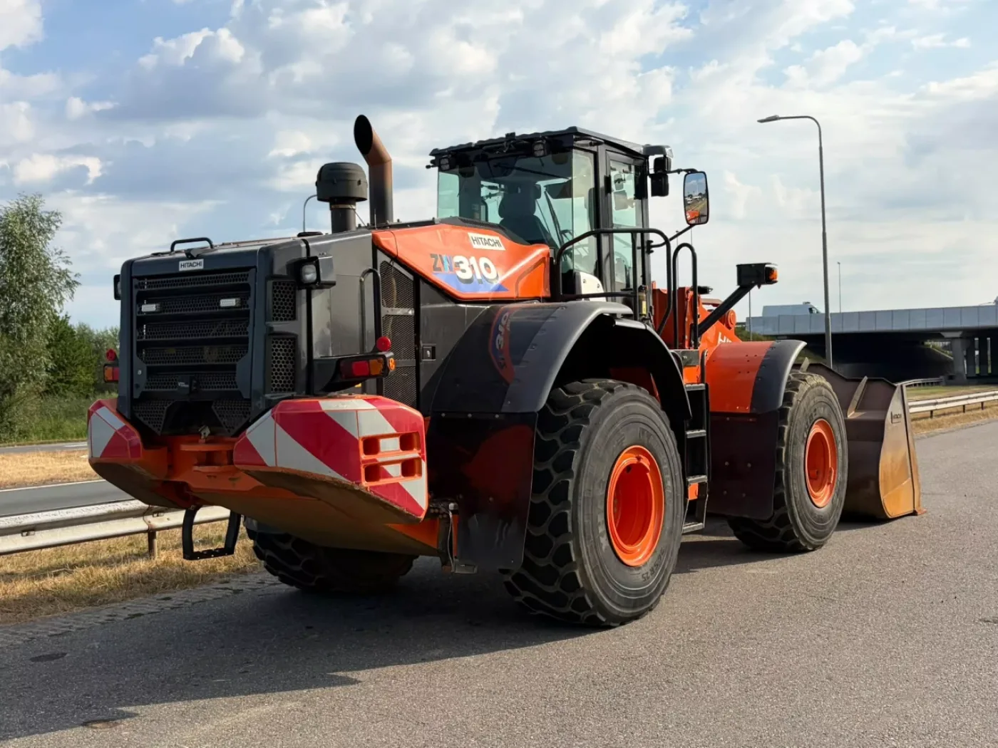 Hitachi ZW310-6 - 5