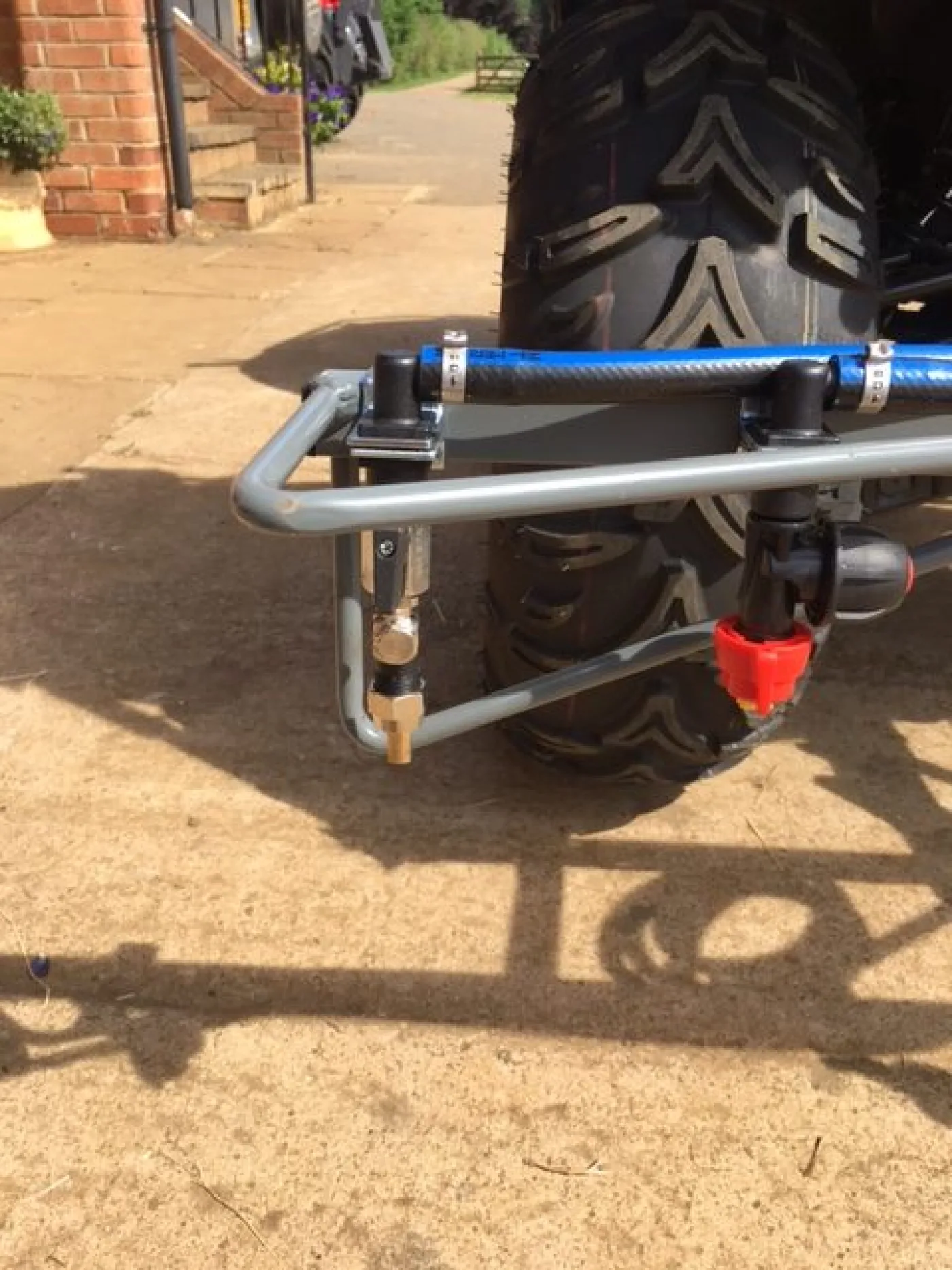 Versatile quad bike sprayer booms 151015 - 4