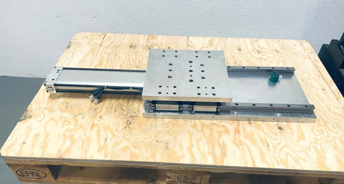 Tünkers Pneumatische Lineareinheit LE100-300 VRL SB T02-4-61-4 - 2