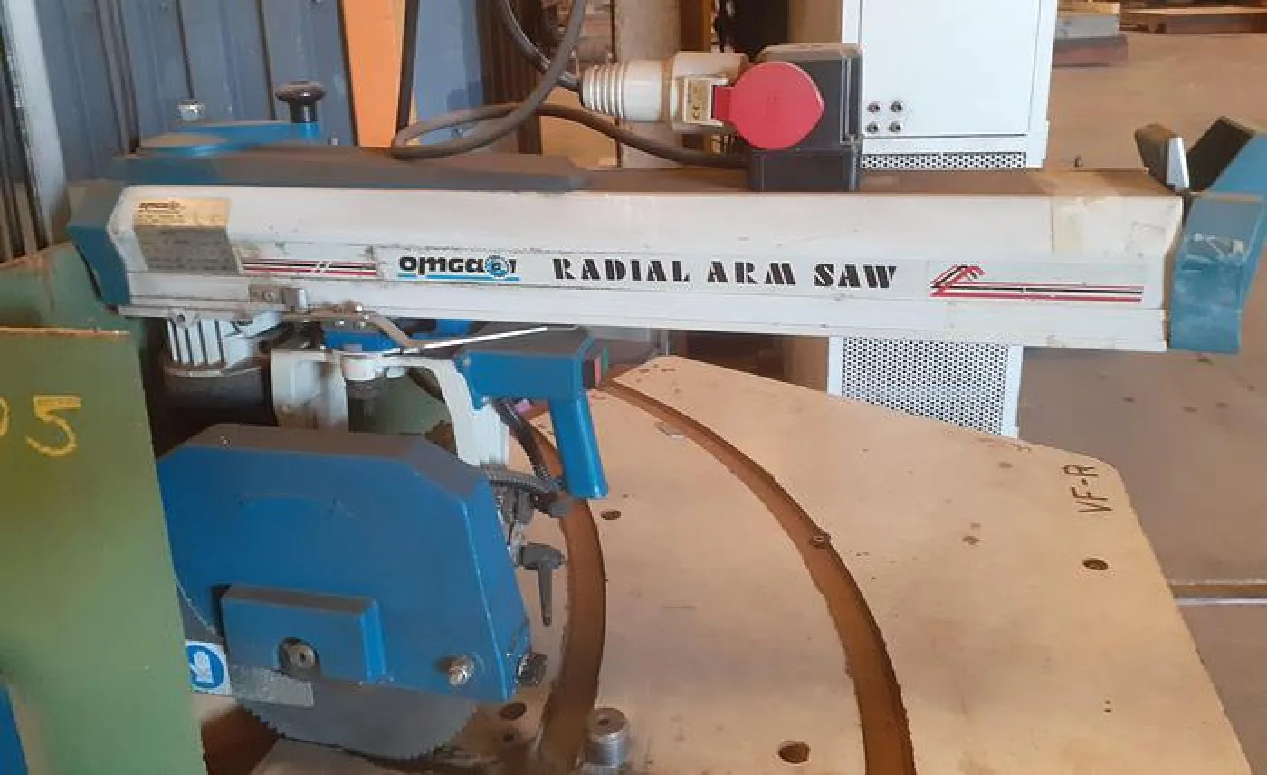 Serra Radial com bancada OMGA - 4