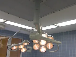 Heraeus Hanaulux 2004/2007 OP-Lampe (Deckenmontage)