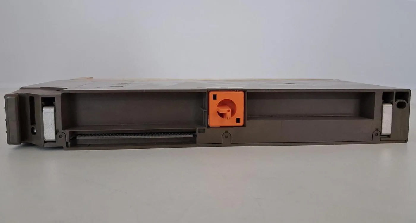 Siemens SIMATIC S5 6ES5 458-7LC11 Digital Output Module - 4