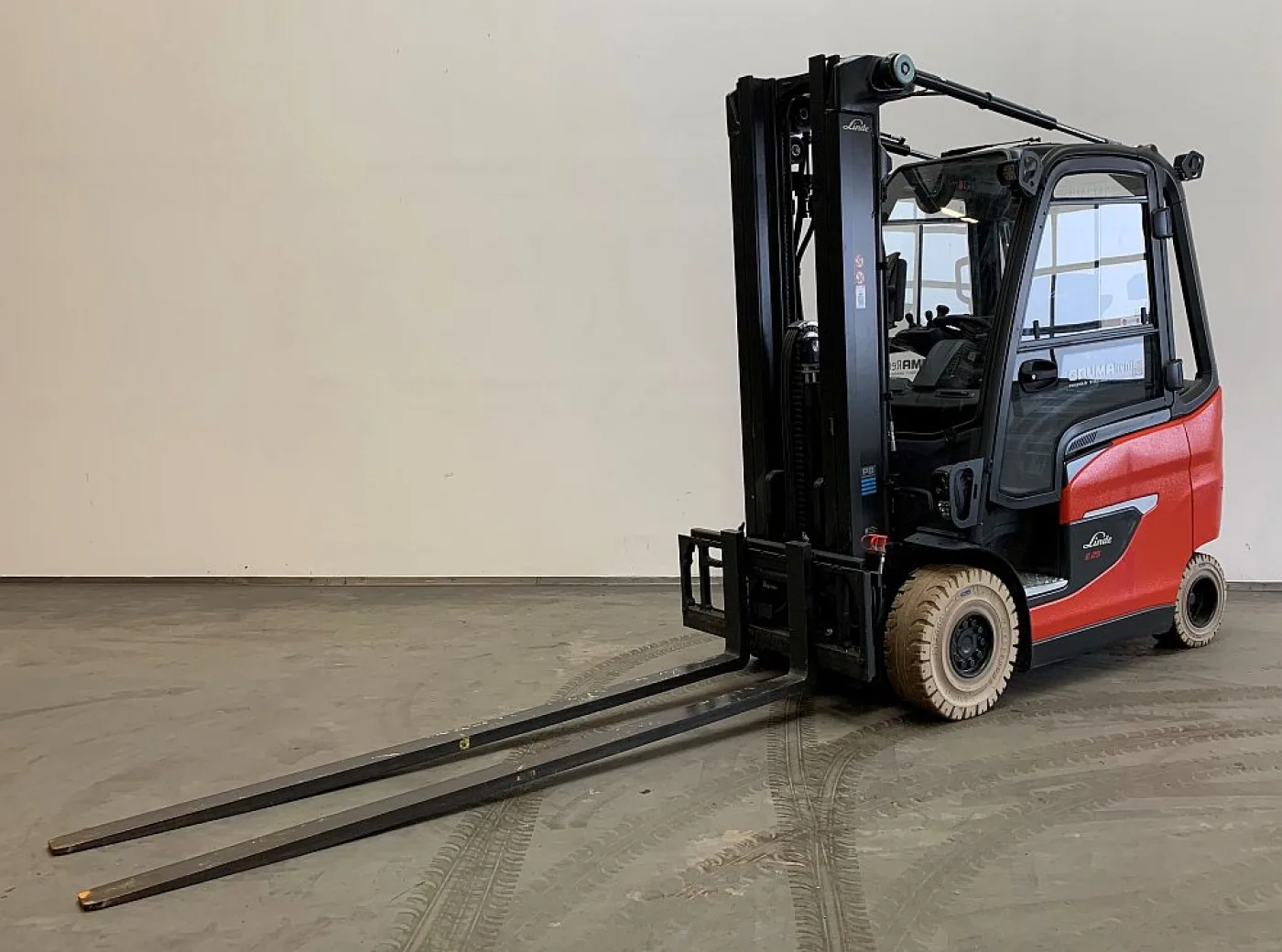 Frontstapler Linde E 25/600 H 1252 (2023) - 1