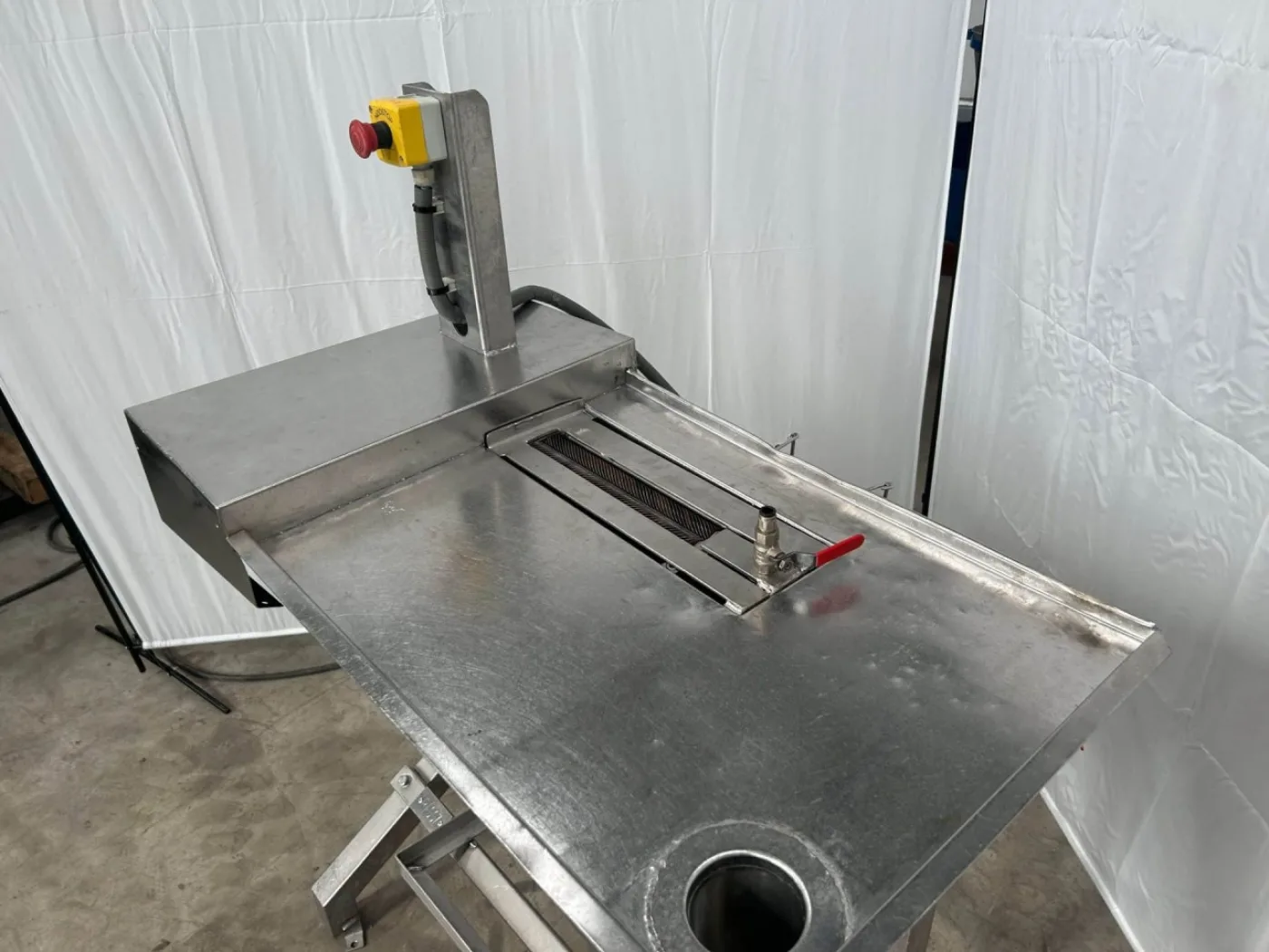 Gizzard peeling table - 3
