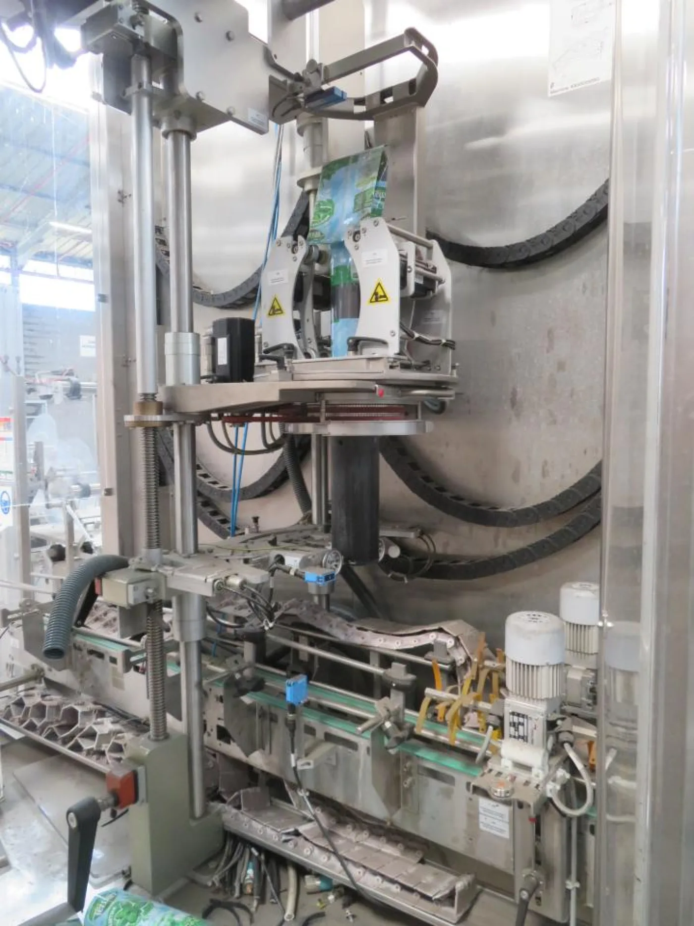 2014 Fuji Seal Europe BV Fuji Seal Europe BV Fuji Seal 410 Shrink Sleeve Machine - Flasche Sleever Line - 8