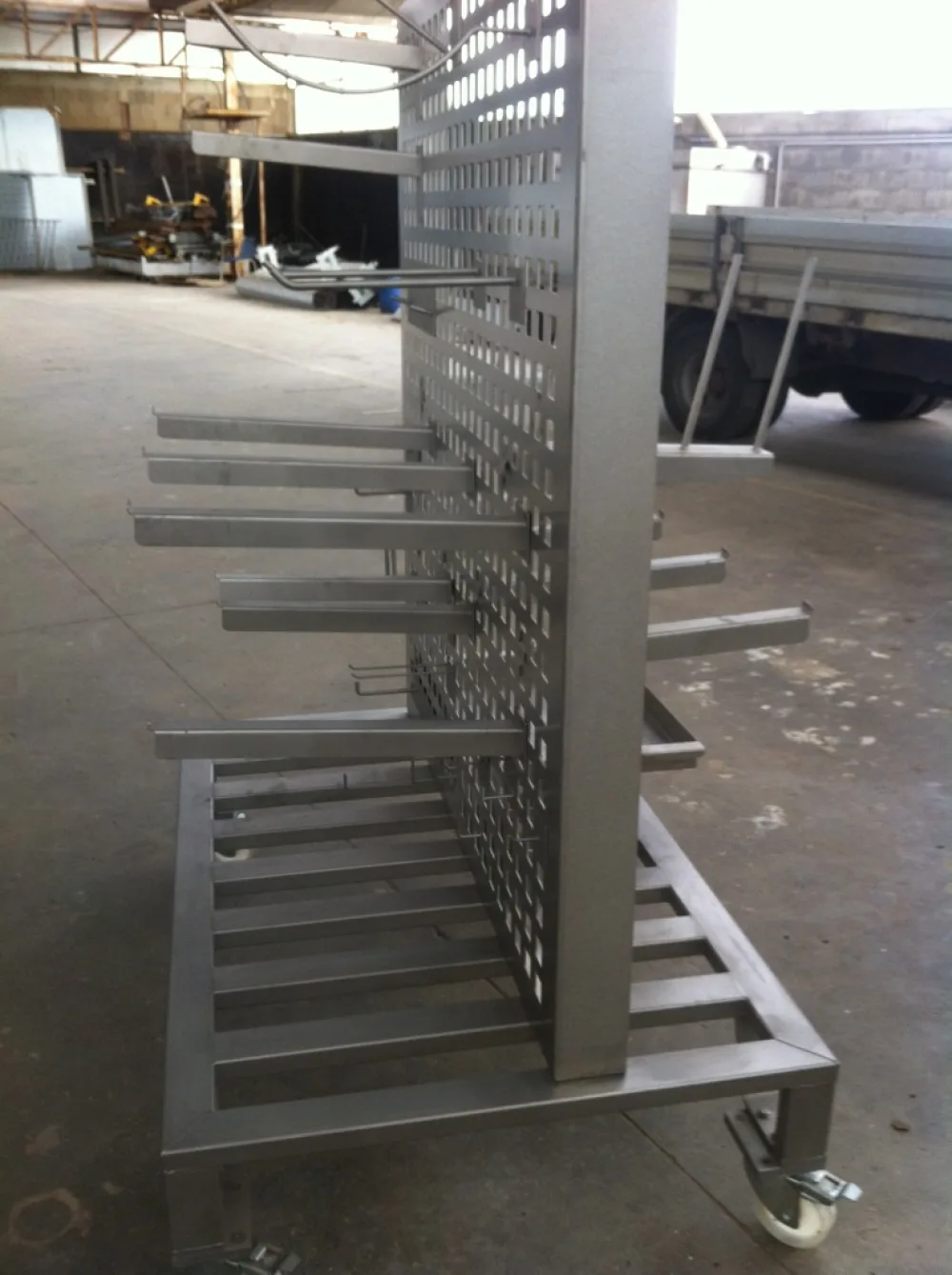 CARRELLO PORTAUTENSILI IN ACCIAIO INOX