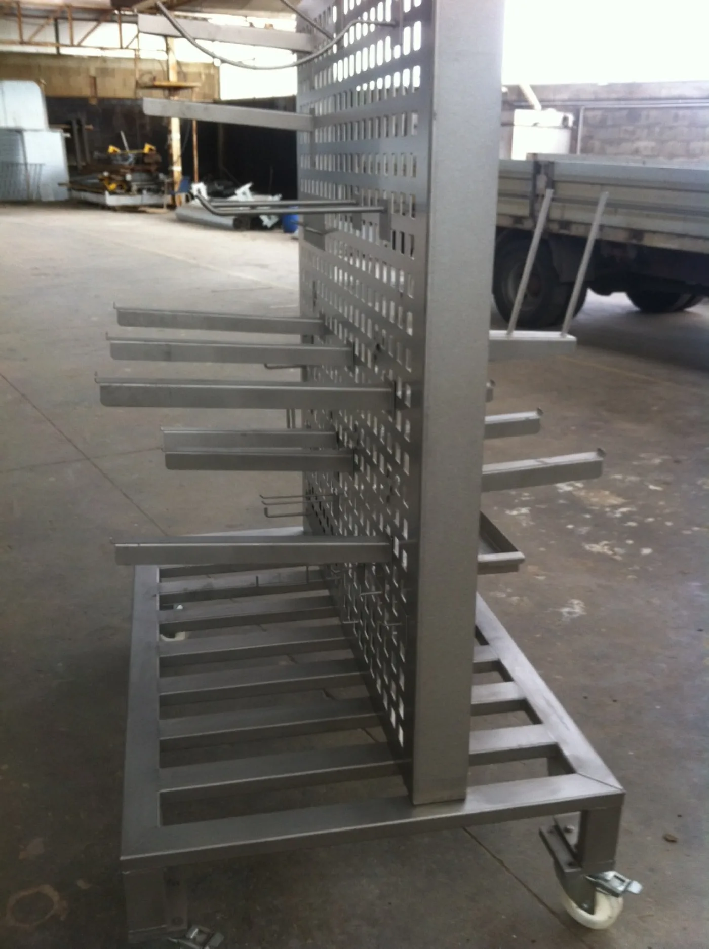 CARRELLO PORTAUTENSILI IN ACCIAIO INOX - 1