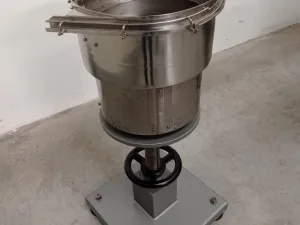 ALIMENTATORE VIBRANTE A TAZZA PER TAPPI – 3MASTER – MOD. 35S/3000