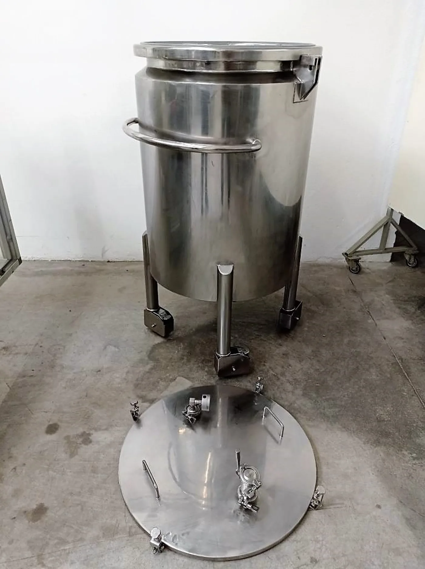 SERBATOIO CARRELLATO 240 LT - 2