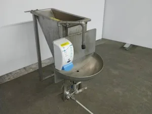 Steriliser with wash bin