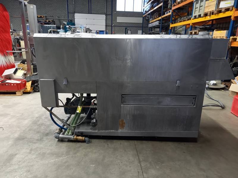 Crate washer
