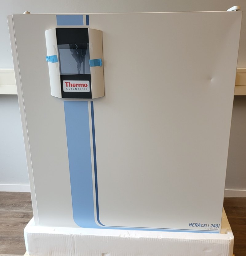 2361 - New Heracell 240i GP incubator