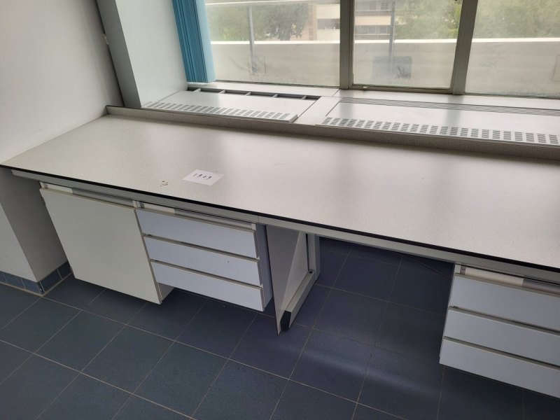 1909 – Used S+B Laboratory wall table (550 cm)