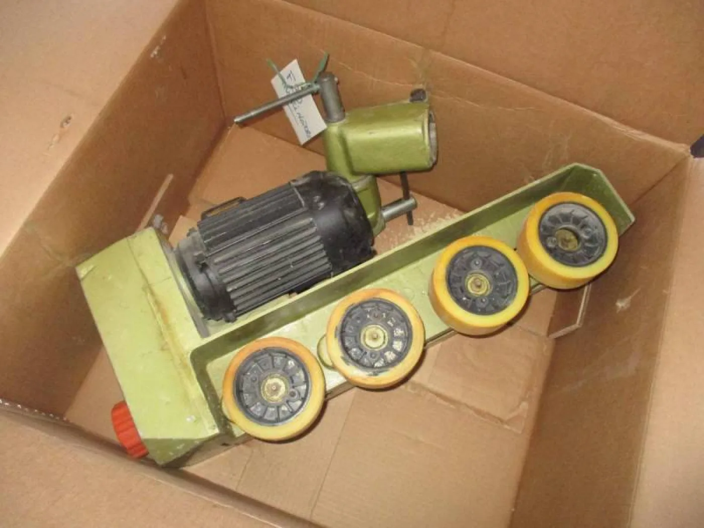TRASCINATORE A 4 RUOTE - 1