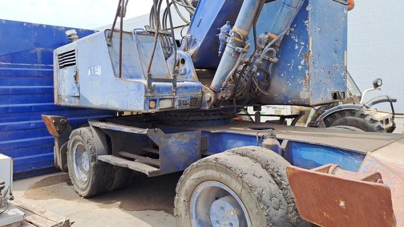 Liebherr A904