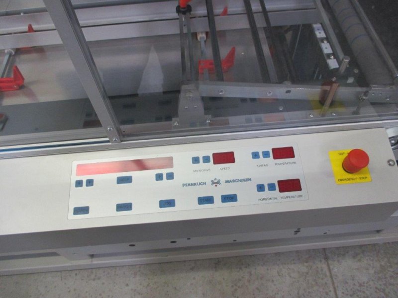 Verpackungsautomat Pfankuch VP-4502 mit Übergabestation ST 450