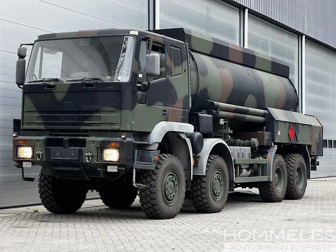 Iveco Trakker 8x8 tankertruck - 1
