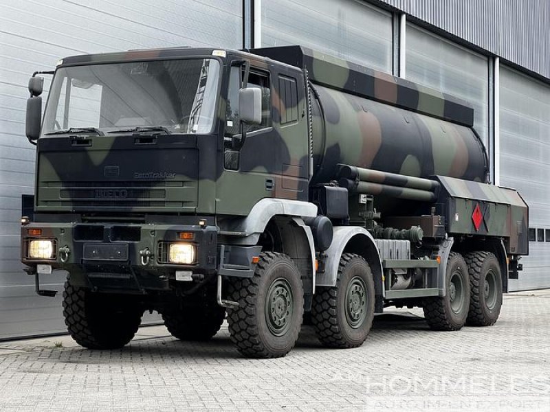 Iveco Trakker 8x8 tankertruck