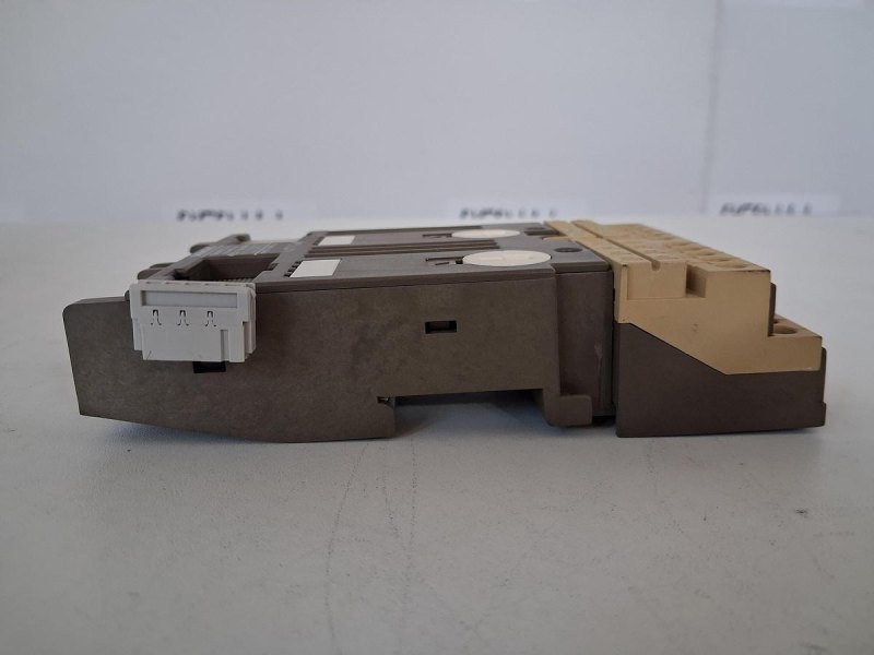 Siemens SIMATIC S5 Bus Module 6ES5 700-8MA11