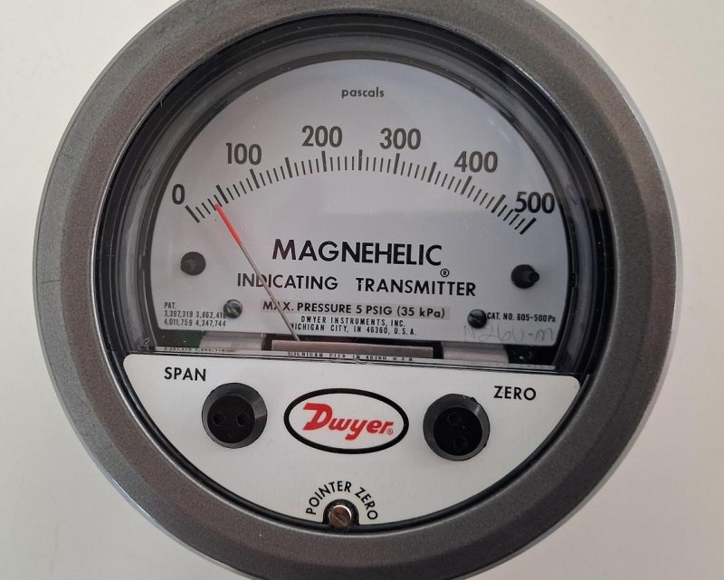Dwyer Magnehelic Indicating Pressure Transmitter