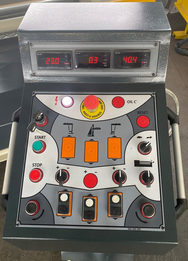 Motorische 4-Walzen Blecheinrollmaschine 4R HMS 2050x130
