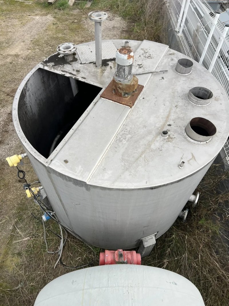 STAINLESS STEEL TANK 316 4200 LITERS WITH AGITATION AND INTERNAL COIL