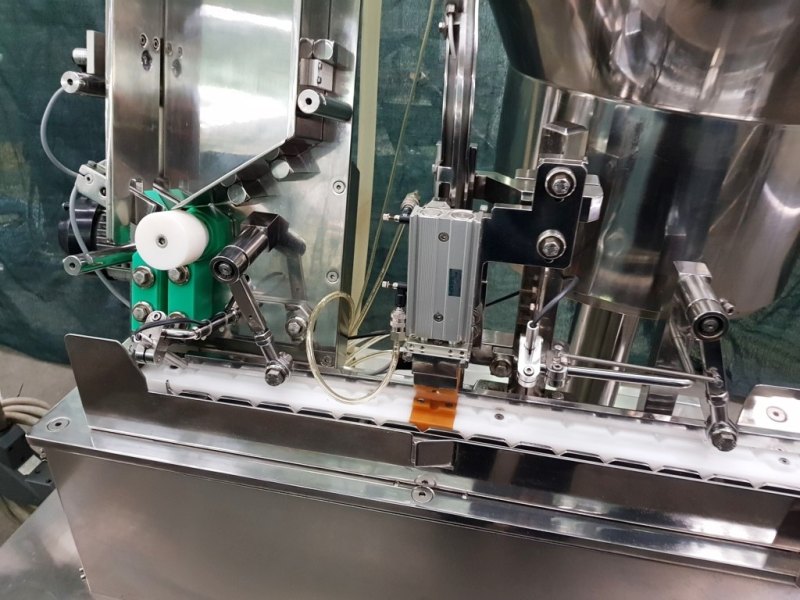 ALIMENTATORE ASSEMBLATORE PER SIRINGHE – COMAS MOD. FGP15