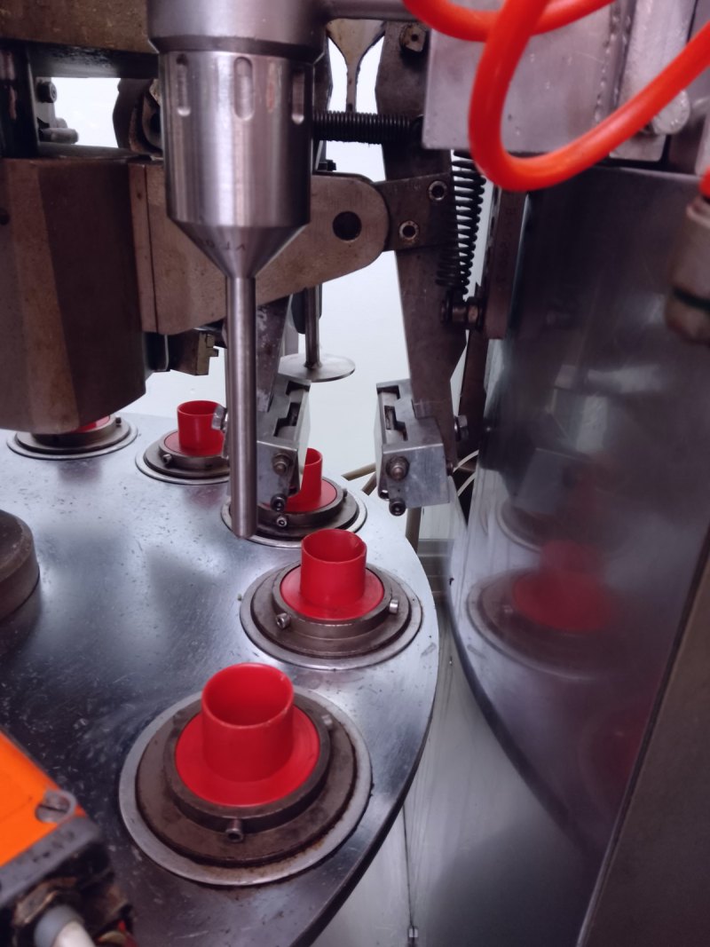 INTUBETTATRICE PER TUBETTI IN ALLUMINIO – TONAZZI – MOD. NOVA 105