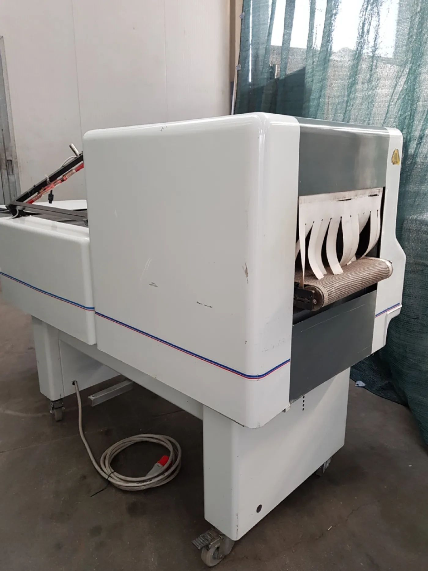 CONFEZIONATRICE ANGOLARE CON TUNNEL – ROBOPAC - 5