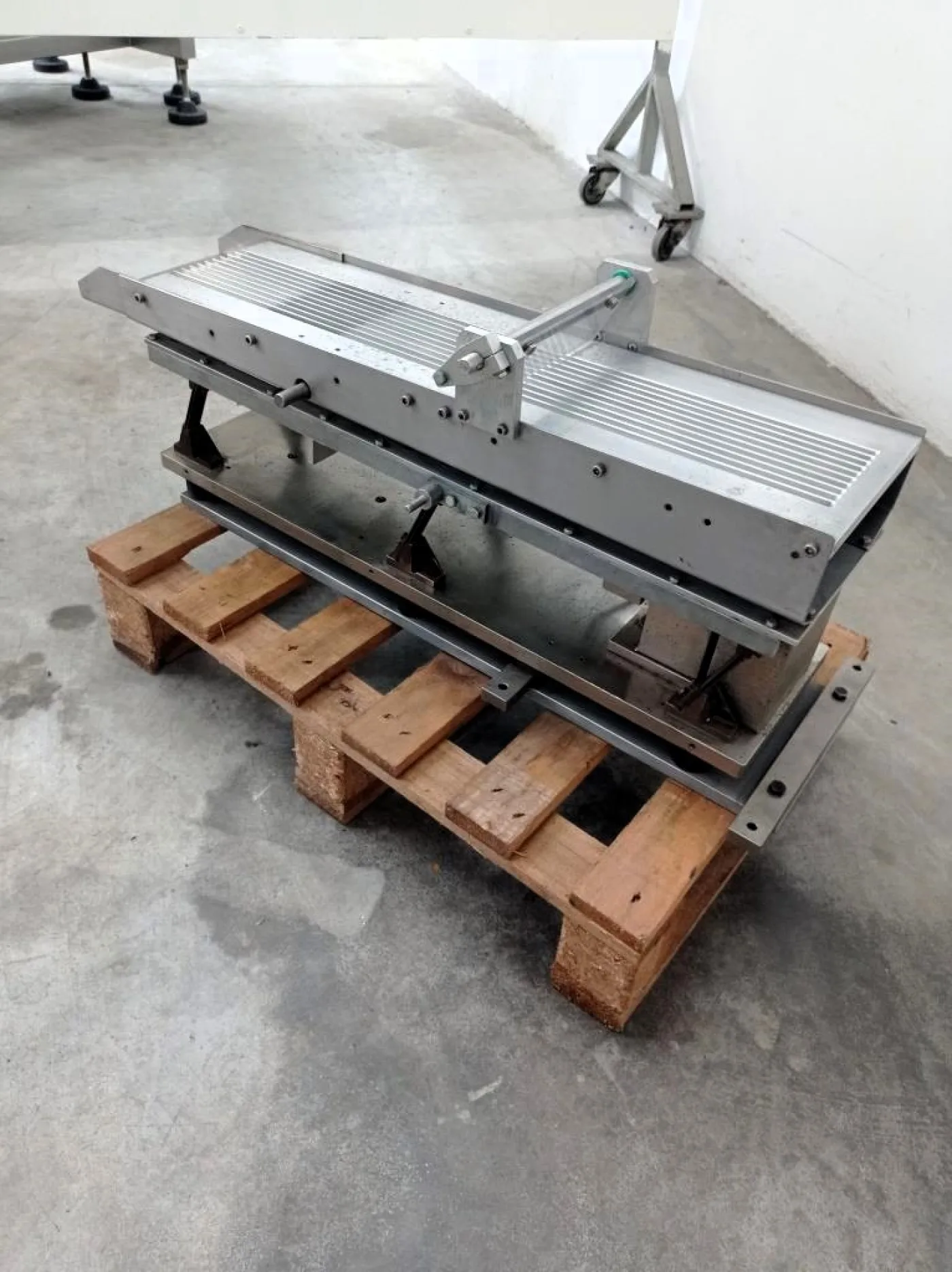 ALIMENTATORE VIBRANTE PER COMPRESSE - 1