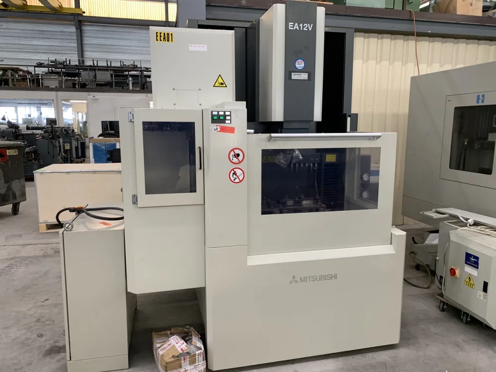 MACHINE A ETINCELER PAR ENFONCAGE “MITSUBISHI” TYPE EA12-VM