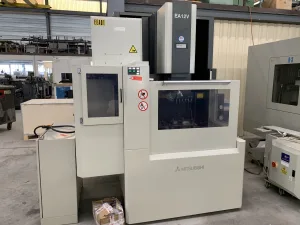 MACHINE A ETINCELER PAR ENFONCAGE “MITSUBISHI” TYPE EA12-VM