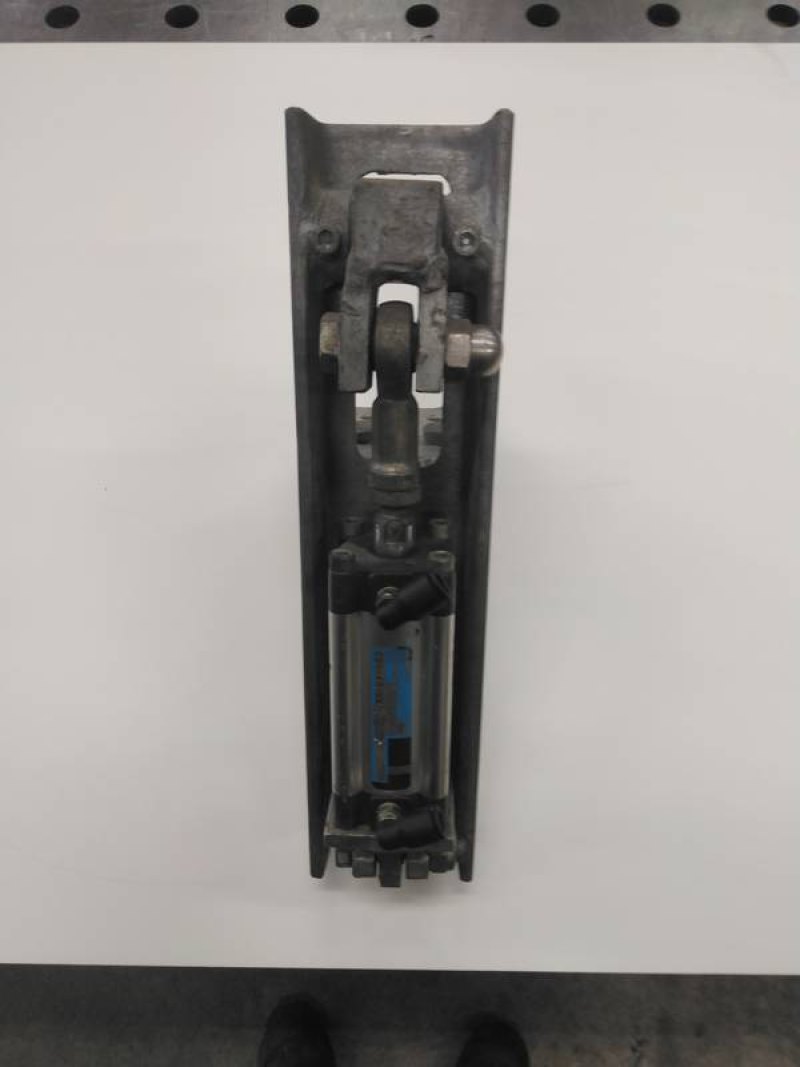 Tube rail stop pneumatic