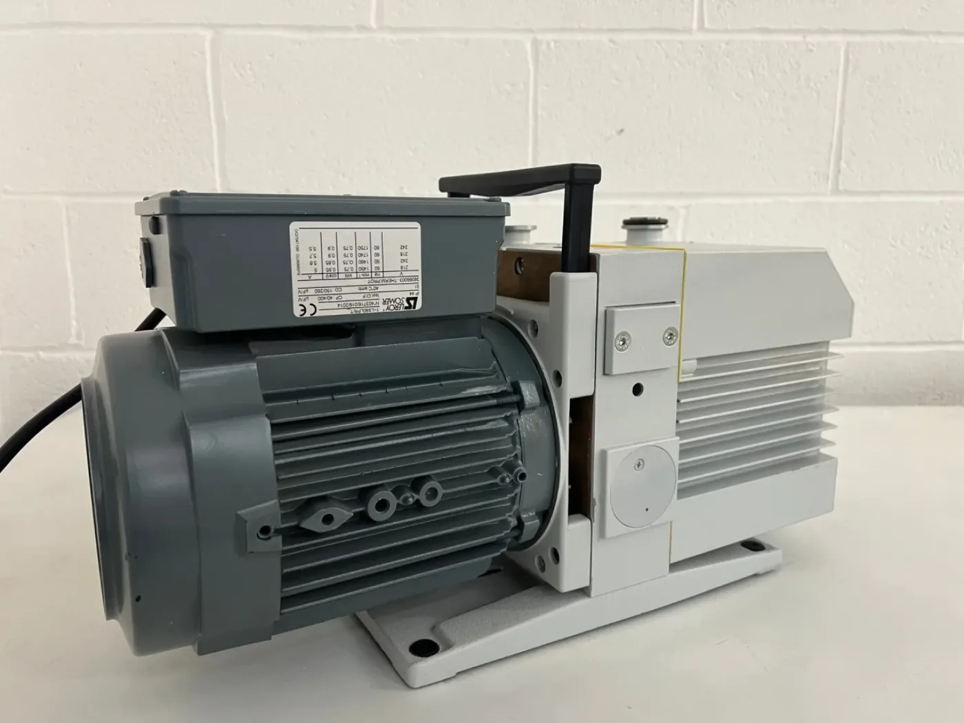 Leybold Trivac D16B LS90LPR/T Vacuum Pump - 2