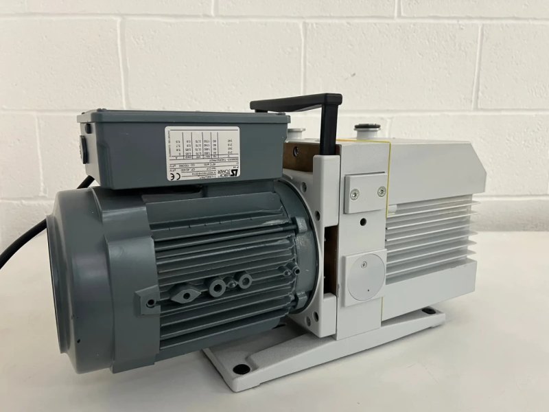 Leybold Trivac D16B LS90LPR/T Vacuum Pump
