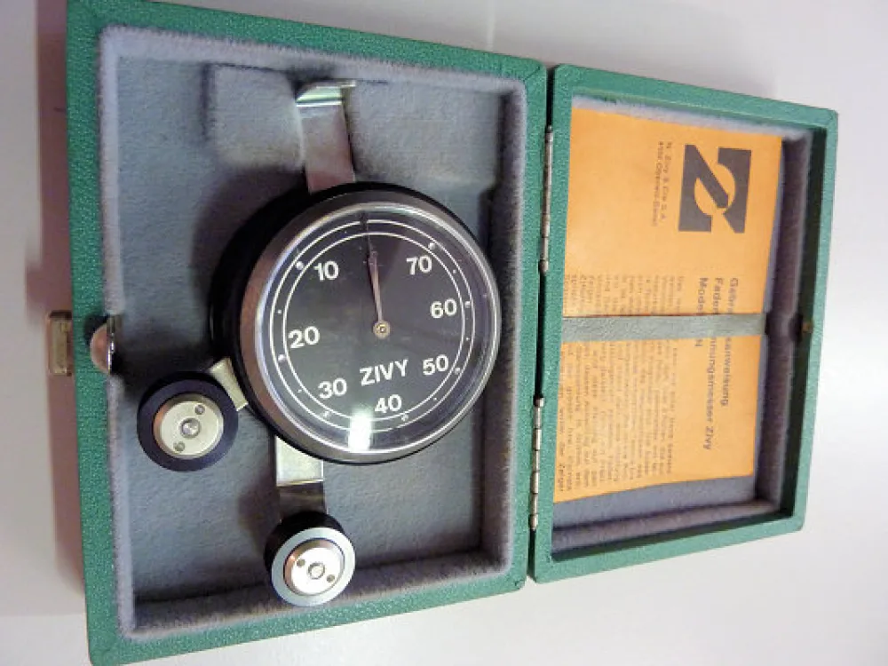 11x Analoge hand garenspanningsmeters