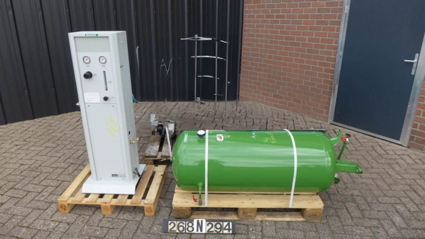Parker Balston NITROGEN GENERATOR N2-22 - Miscellaneous - 8