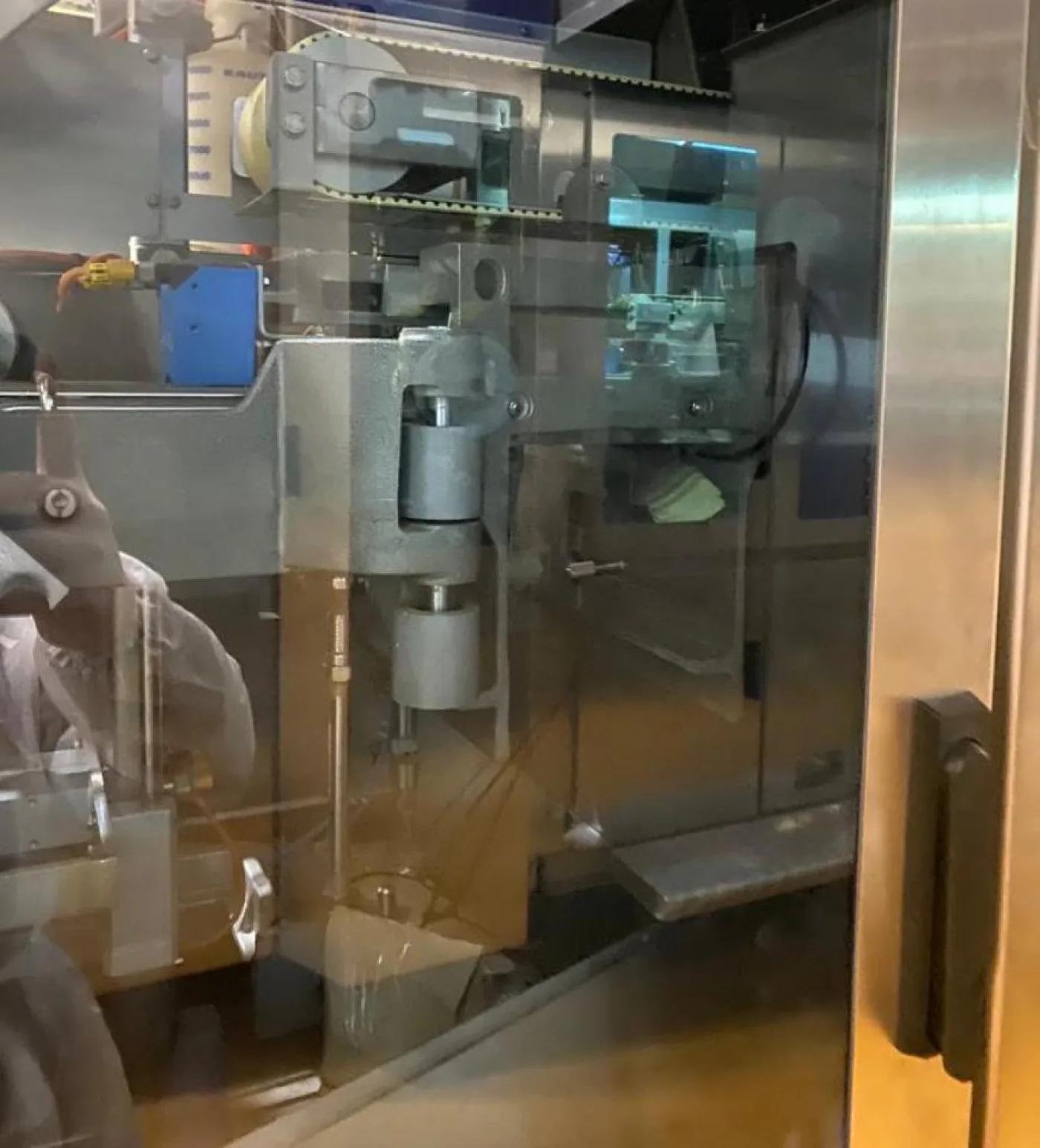 2004 Tetra Pak Aseptic/carton filling and packaging line - 3