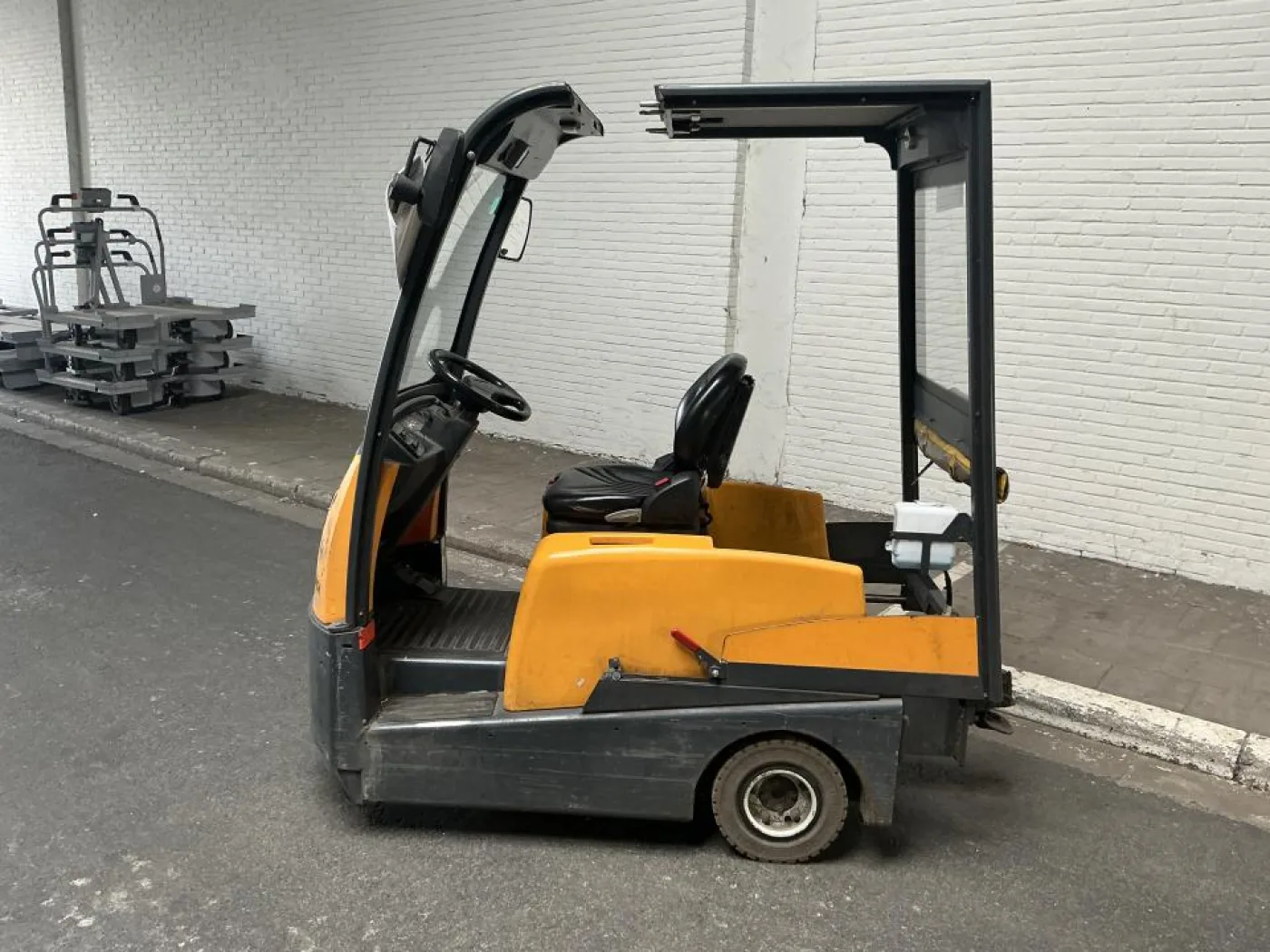 2014 Jungheinrich Tow tractor - 2