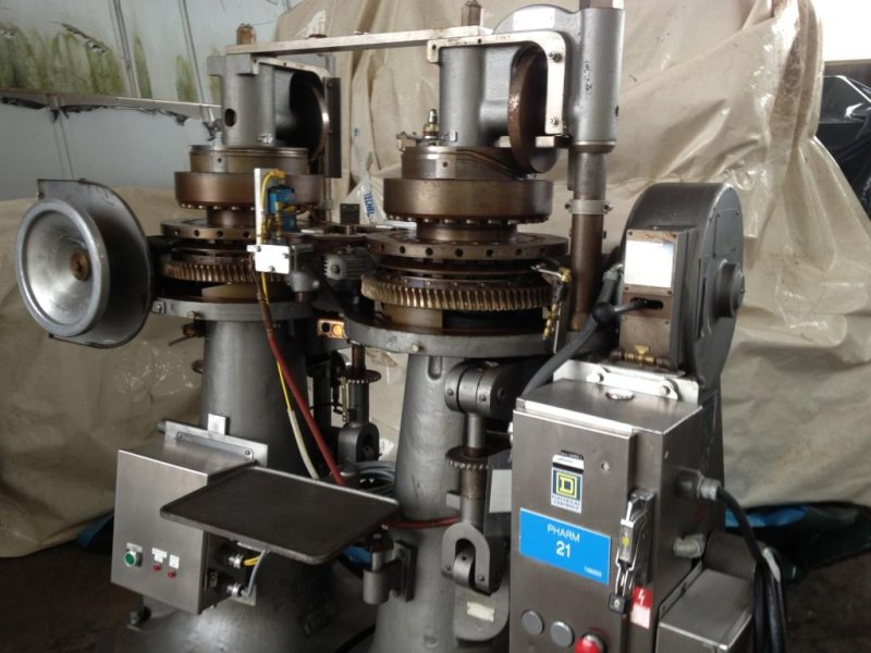 COMPRIMITRICE ROTATIVA – MANESTY MOD. DRYCOTA