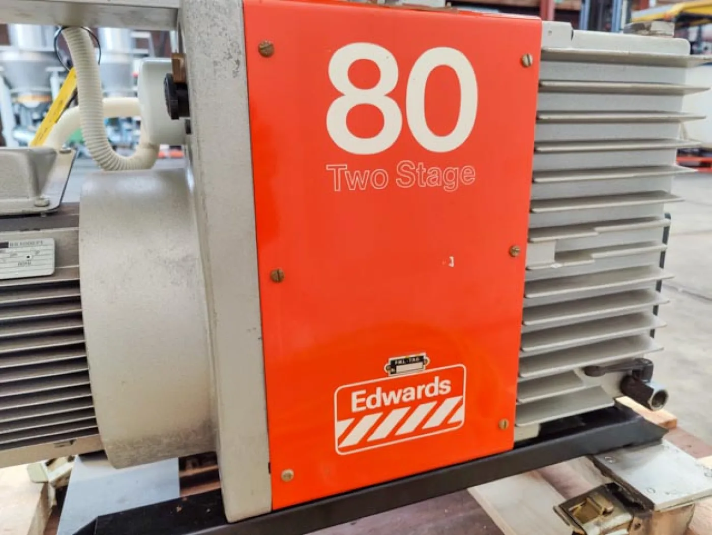 Edwards E2M 80 with mechanical booster EH 500A (oil sealed) - Vacuum pump - 5