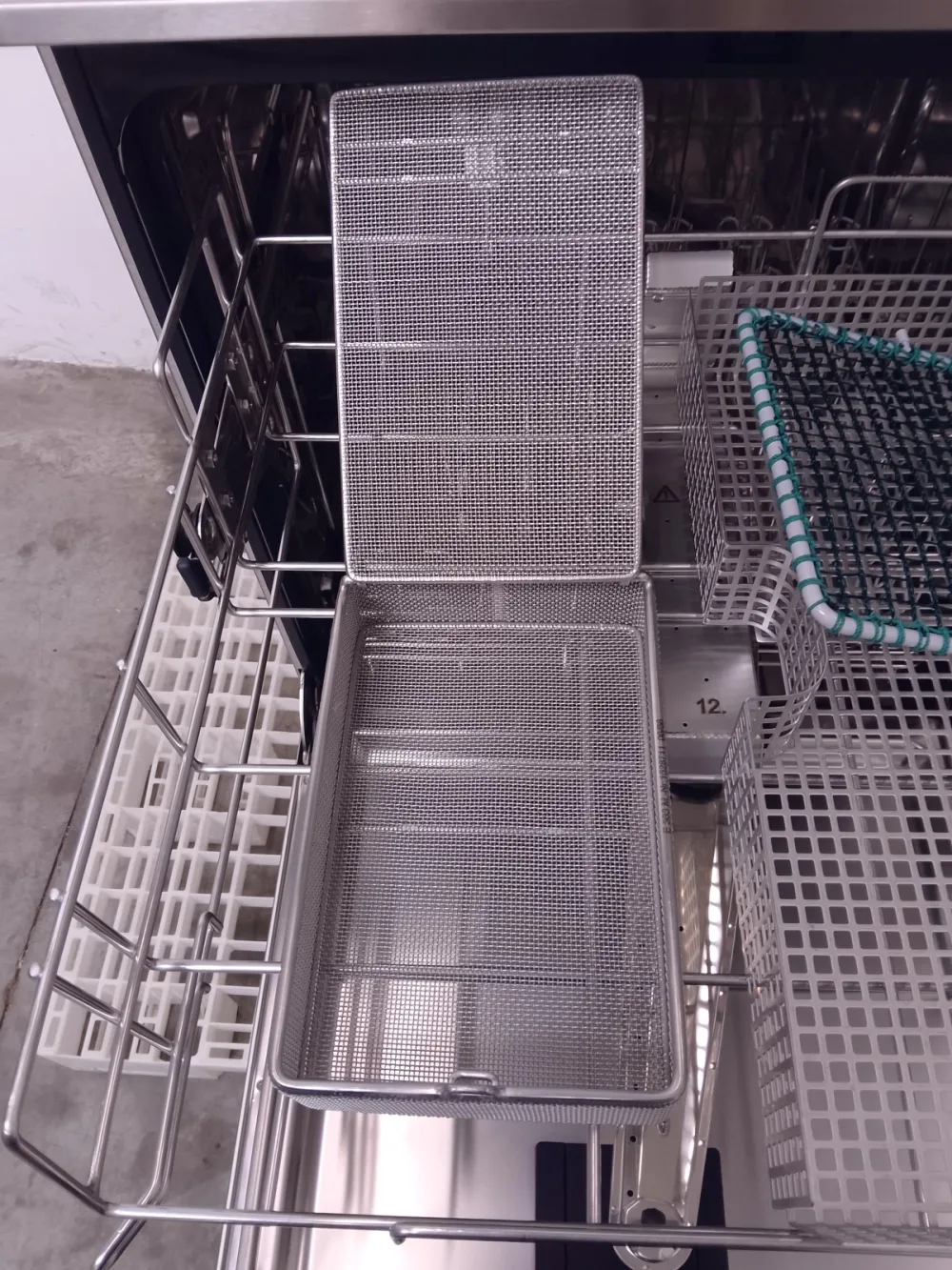 LAVASTRUMENTI/LAVAVETRERIE – MIELE – MOD. PG 8593