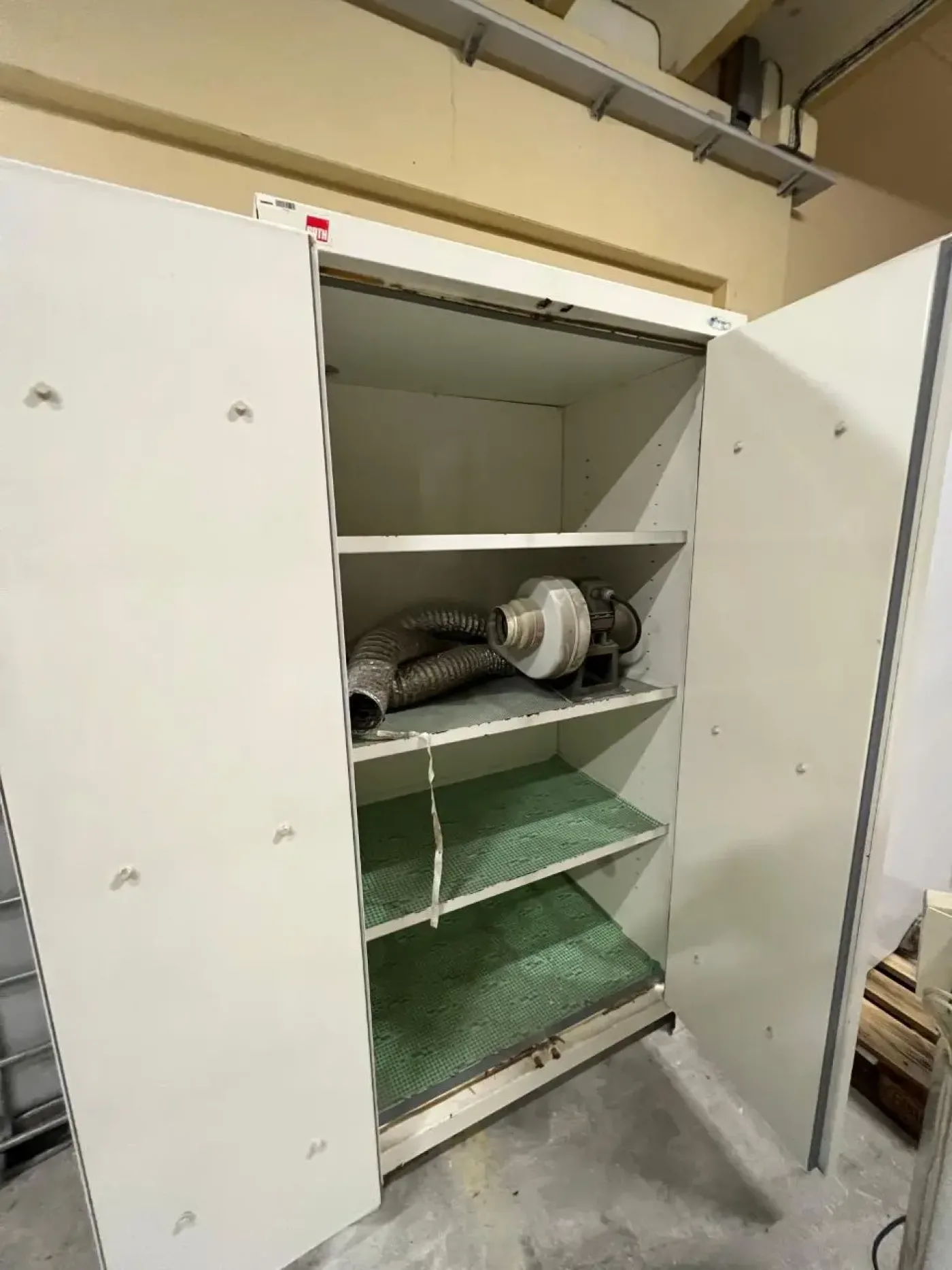 USED TRIONYX CABINET FOR FLAMMABLE MATERIALS - 1